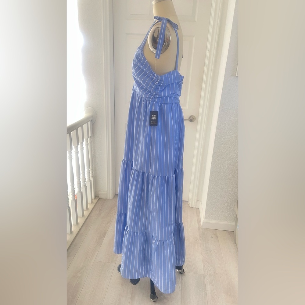 🆕 EXPRESS Blue Striped Maxi Dress - Picture 2 of 13